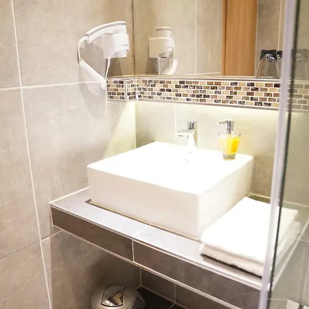 Dias Hotel 3*