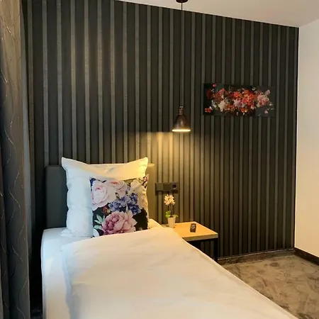 Dias 3* Pinneberg